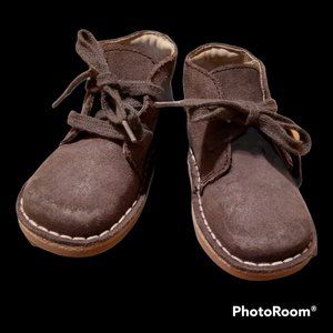 NWOT Baby Gray Suede Chukka Boots (Size 6.5)
